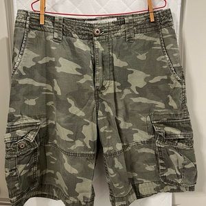 Aeropostale Cargo Shorts (33W)
